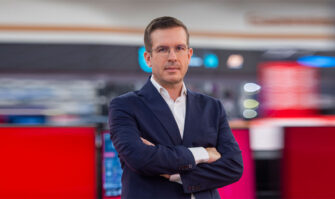 Γιάννης Βασιλάκος, Αντιπρόεδρος & Διευθύνων Σύμβουλος της Dixons South East Europe (Κωτσόβολος)